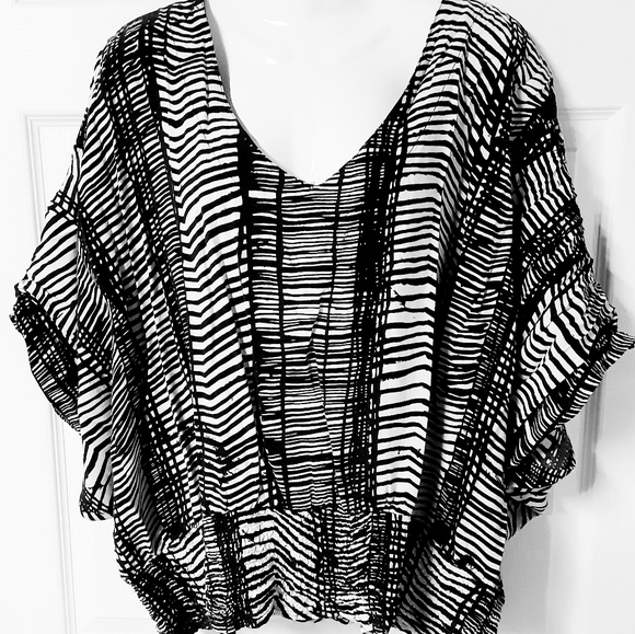 I.Q. & Co. Top Size 3X Stripe Cold Shoulder Dolman EUC - Picture 11 of 13